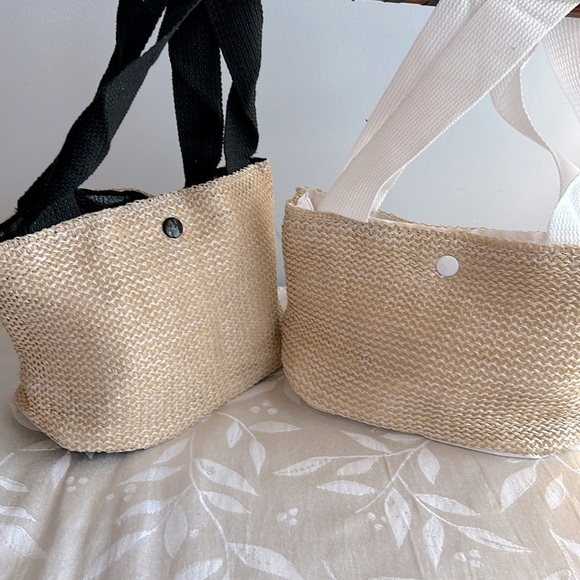 Adorable mini straw bag. Snap closure and black handle. See description. - Picture 1 of 6